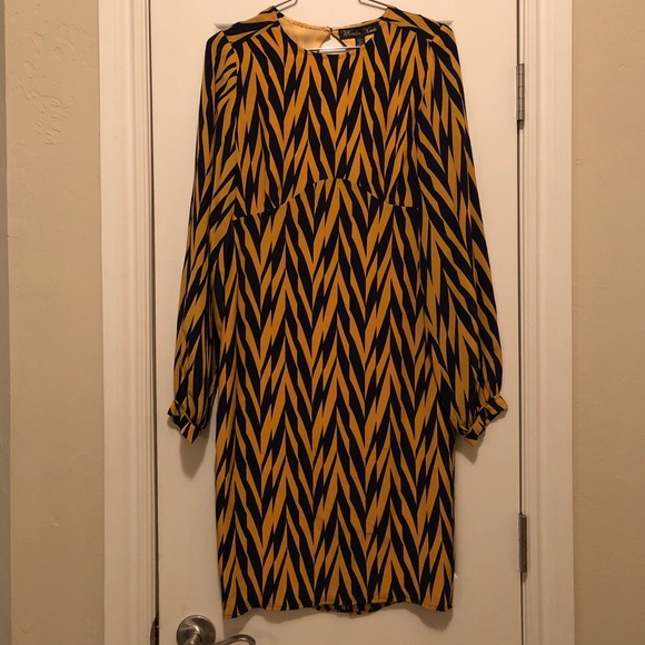 Winter Kate Dresses & Skirts - Winter Kate 60’s Style Blk & Gld Long Sleeve Dress